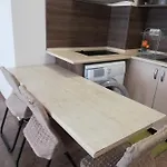 Apartamenti Zhelezovi 아파트 포마리