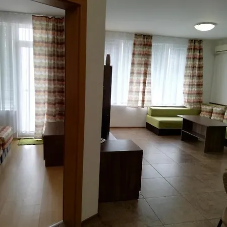 Zhelezovi Apartment *